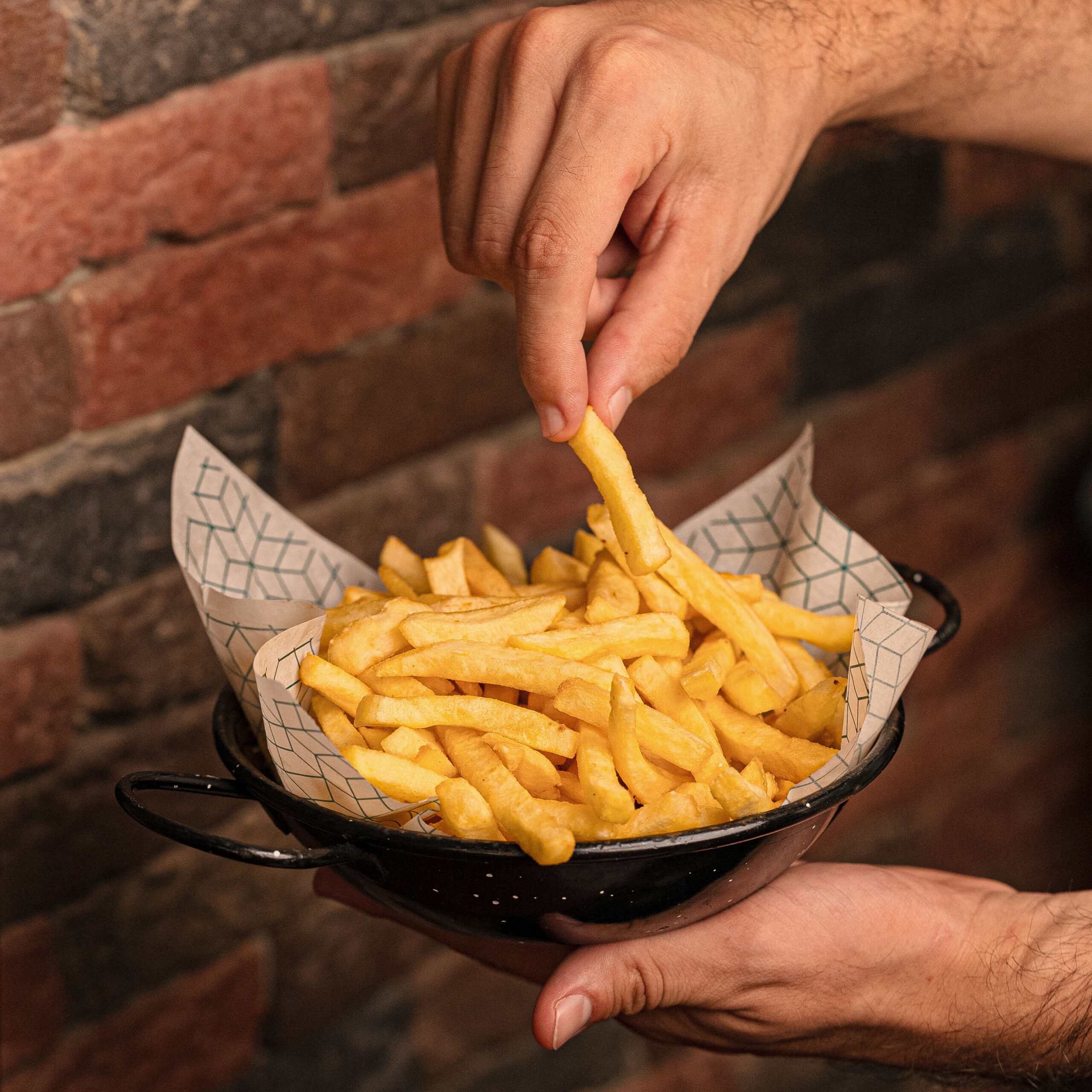 French Fries <span style="color: white"><br>3.5$</br></span></p>