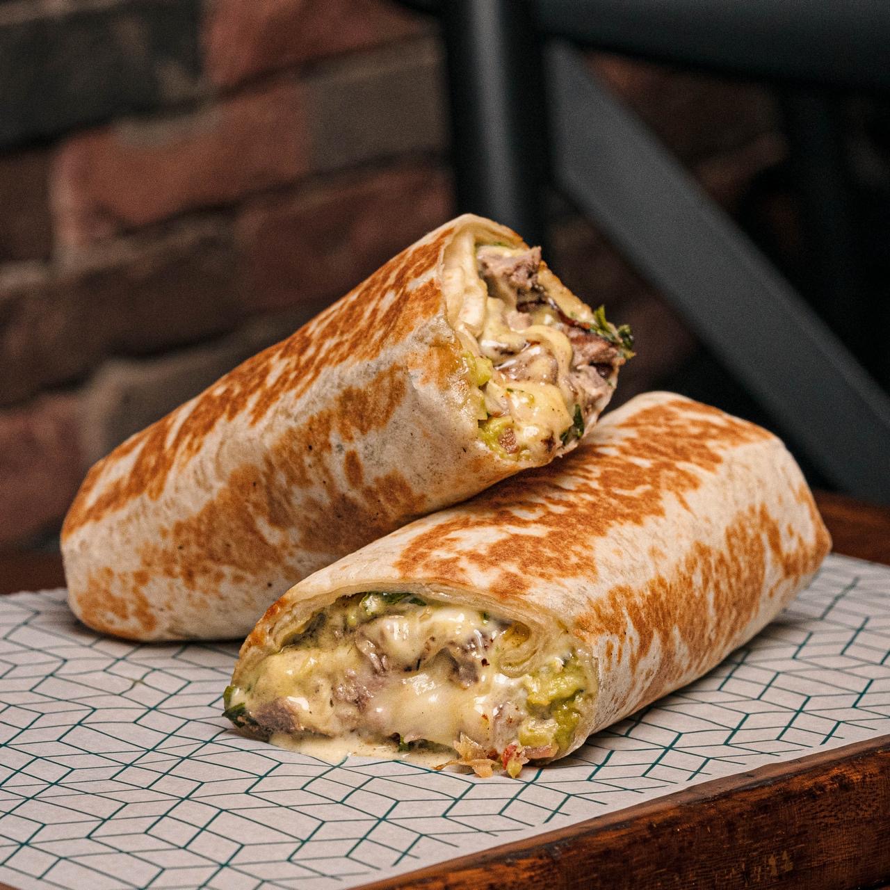 Guac Beef Wrap <span style="color: white"><br>8$</br></span></p>
